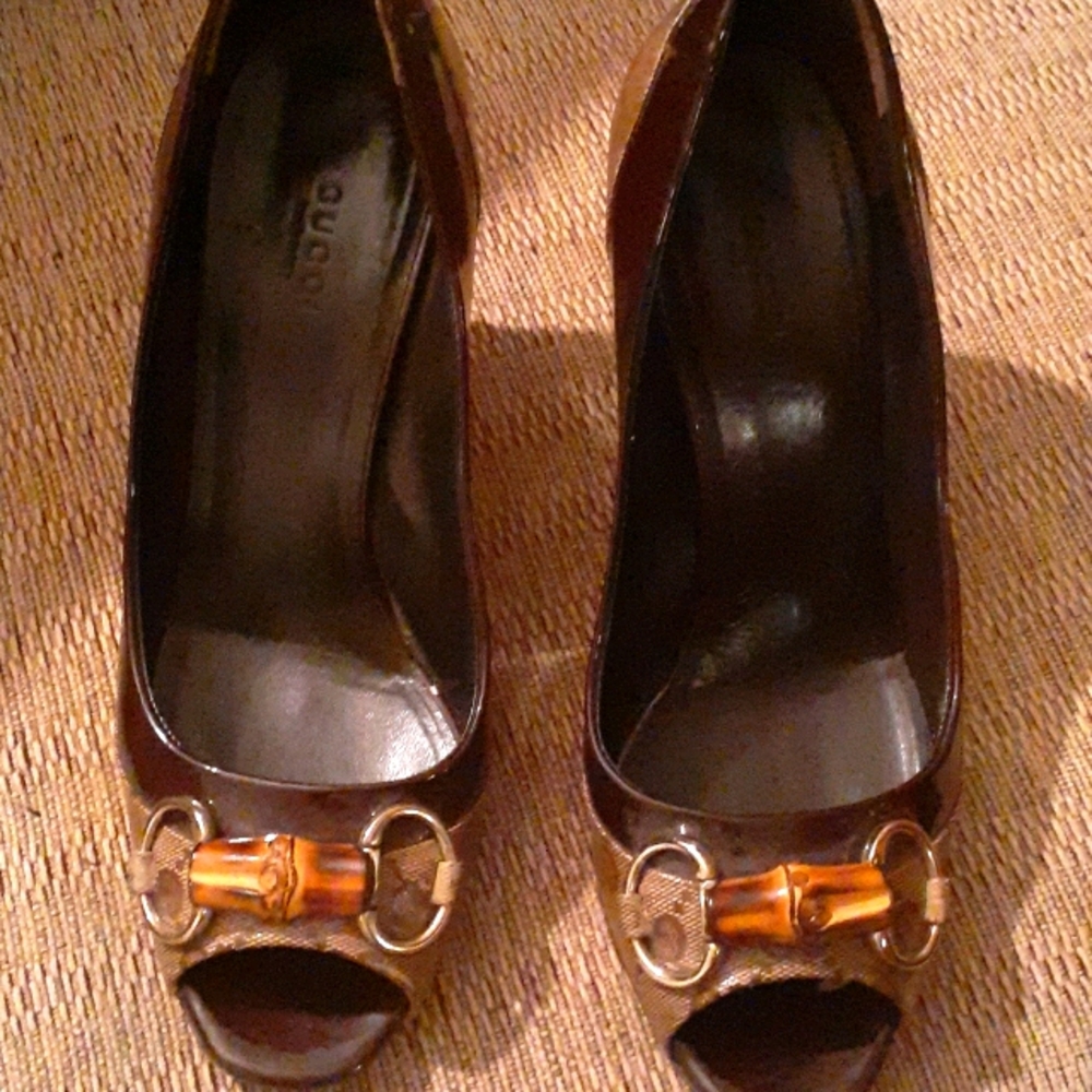 Gucci peep toe shoes